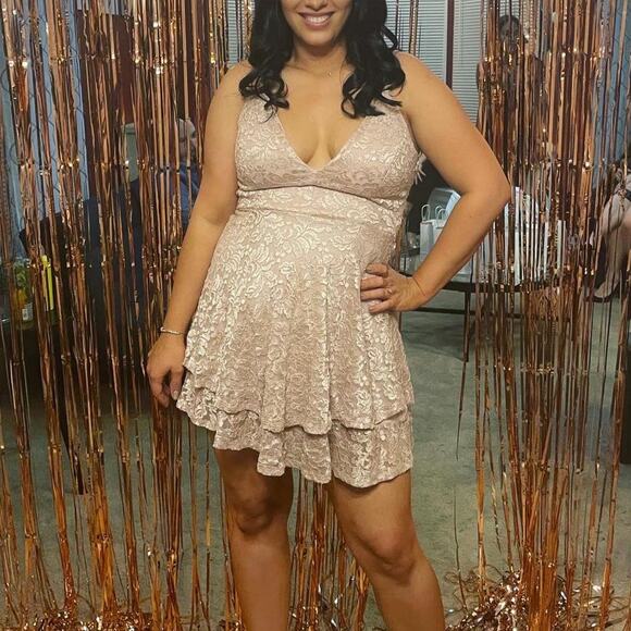 Emerald Sundae Pink Lace Sparkly Spaghetti Strap V-Neck Mini Dress Medium - Picture 9 of 9